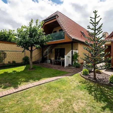 Ferienwohnung-mit-gartenblick